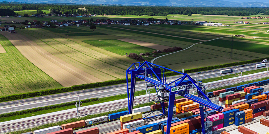Modern container terminal with Panther Shuttle trains – a symbol of neutral rail operator service and open partnership solutions in Graz.