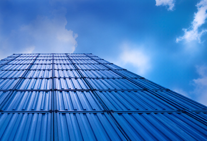 Blauer Container Stapel - Blick nach oben