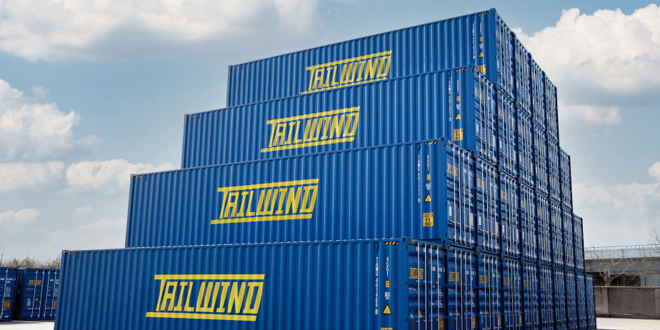 Blauer Container Stapel - Blick nach oben