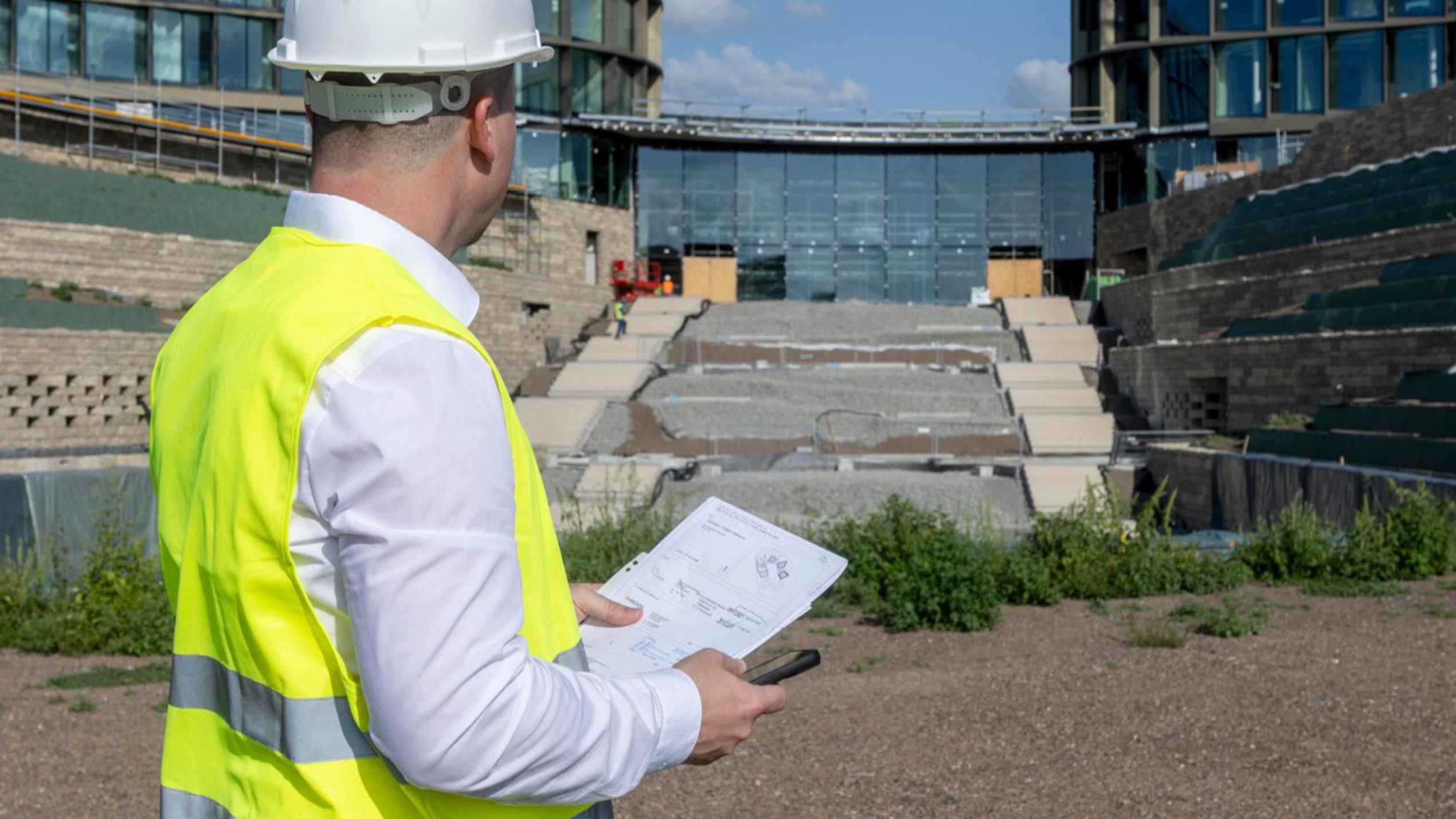 Sustainable construction through certification of buildings according to international standards