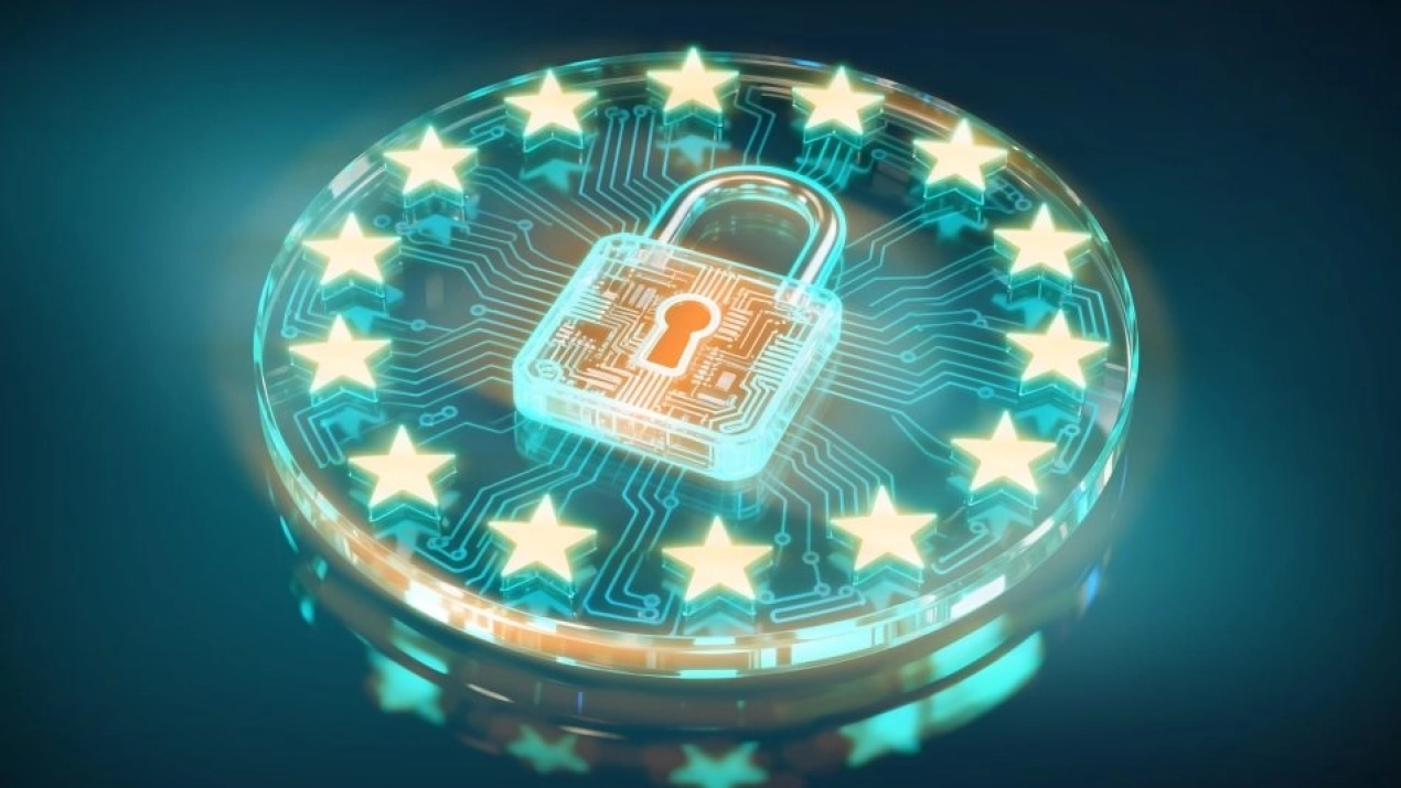 Leuchtendes Vorhängeschloss auf einem EU-Sternenkreis mit Platinen-Struktur als Symbol für digitale Souveränität und höchste Datensicherheit in der europäischen Cloud.