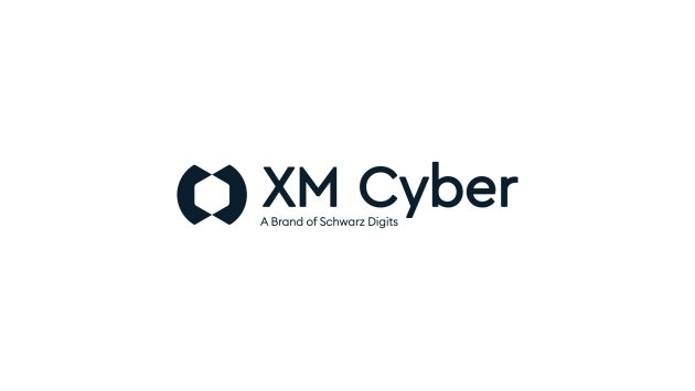 Der Hintergrund ist weiß und zeigt den dunkelblauen Schriftzug „XM Cyber A Brand of Schwarz Digits“.