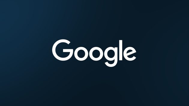 Auf einem dunkelblauen Hintergrund steht im Vordergrund in weißer Schrift das Symbol von Google.
