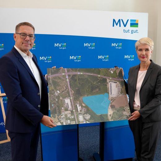 Gerd Chrzanowski, Komplementär Schwarz Gruppe, und Manuela Schwesig, Ministerpräsidentin von Mecklenburg-Vorpommern (von links)