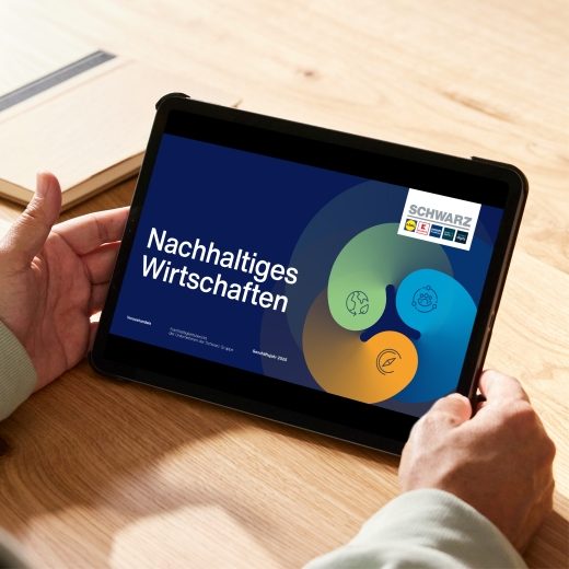 Nachhaltigkeitsbericht GJ 2025 auf einem Tablet