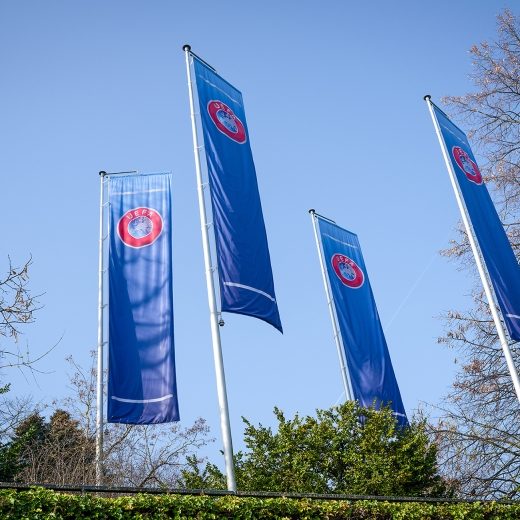 Fahnen der UEFA – Partnerschaft UEFA und Unternehmen der Schwarz Gruppe