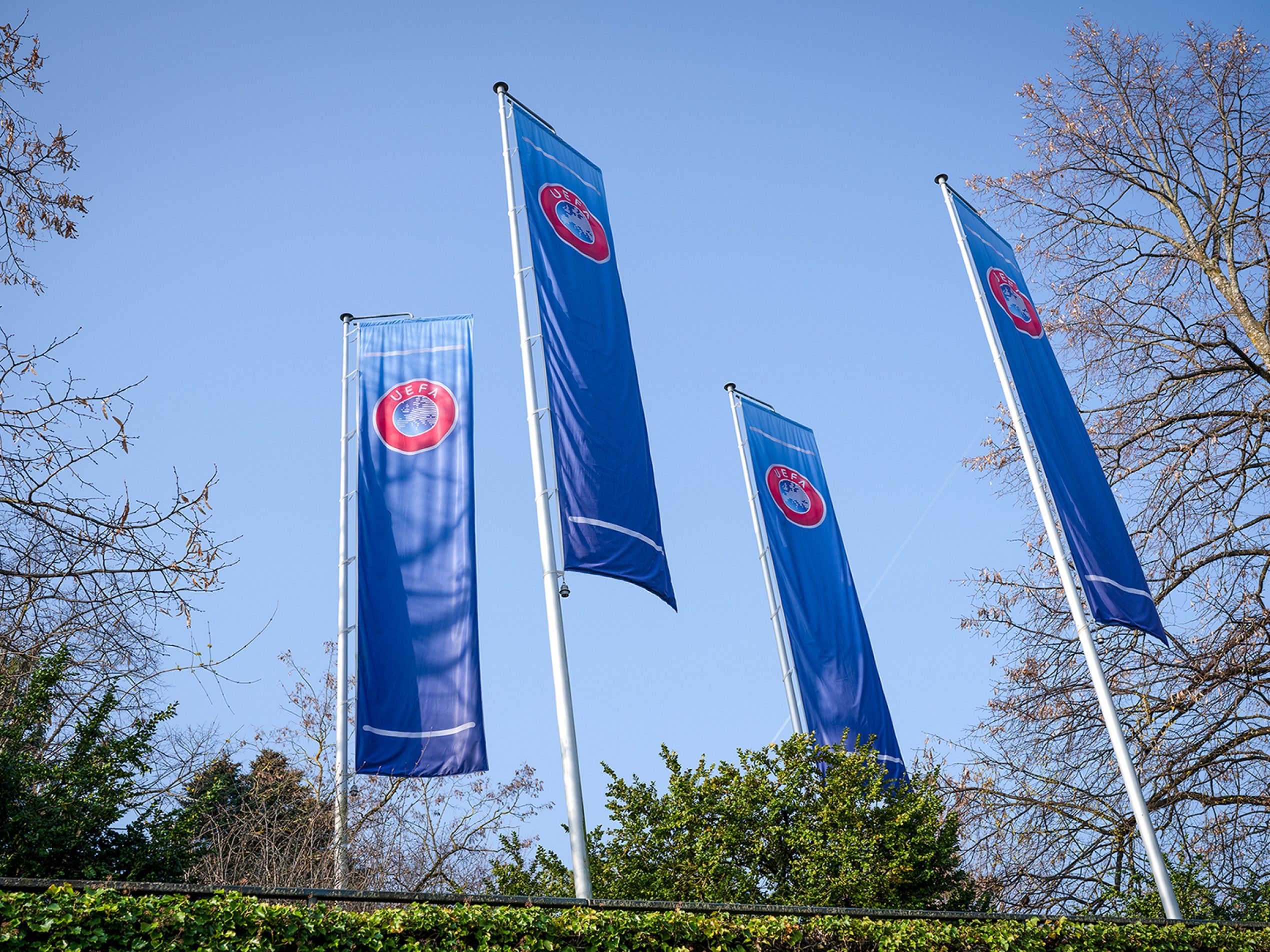 Fahnen der UEFA – Partnerschaft UEFA und Unternehmen der Schwarz Gruppe