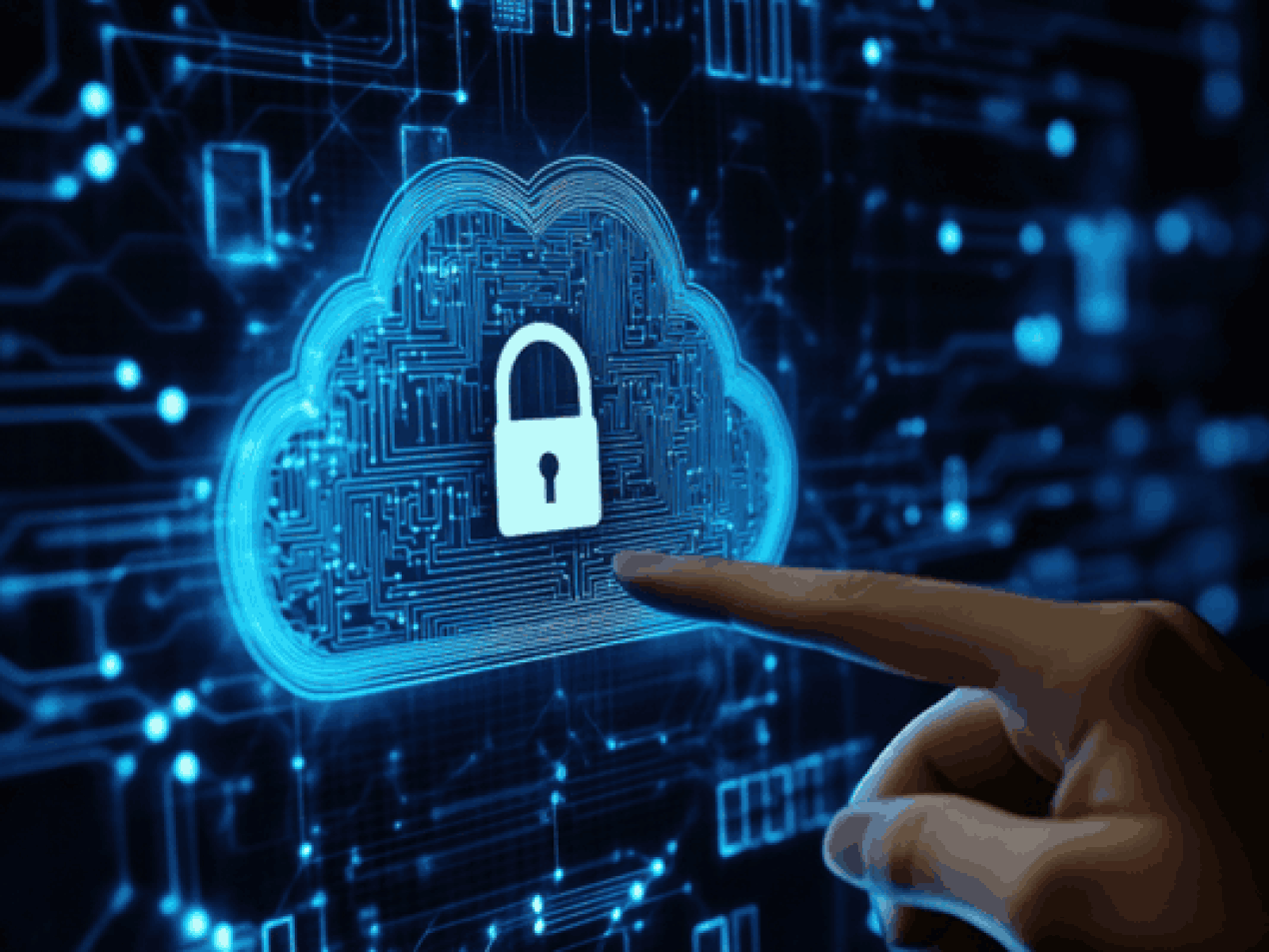 Ein Finger berührt ein leuchtendes, blaues Cloud-Symbol mit integriertem Sicherheitsschloss, das auf einer digitalen Platine dargestellt ist. Das Bild visualisiert Cloud-Sicherheit, Datenschutz, Verschlüsselung, Cyber Security und Zugriffskontrolle in der IT-Infrastruktur.