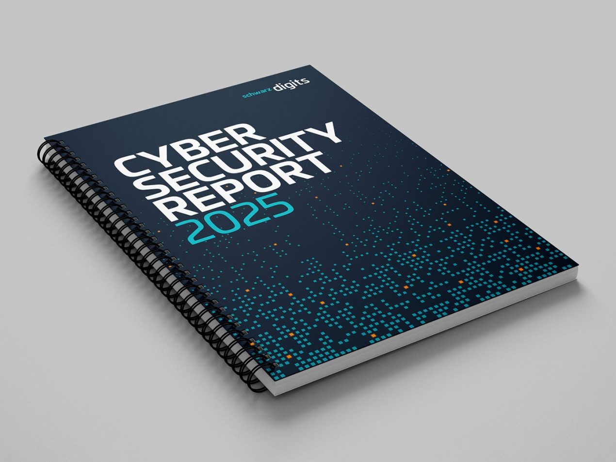 Frontansicht des ringgebundenen Cyber Security Report 2025 von Schwarz Digits mit einem digital-abstrakten Pixel-Design in Dunkelblau und Türkis.