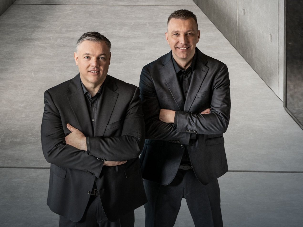 Die Co-CEOs von Schwarz Digits, Rolf Schumann (links) und Christian Müller (rechts), in einer professionellen Aufnahme.