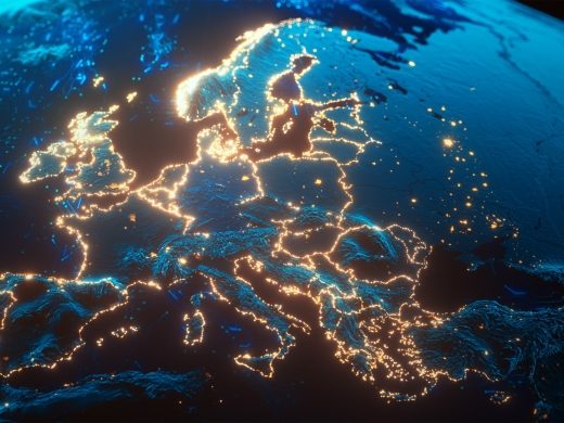 Digitalisierte Karte von Europa mit leuchtenden Netzpunkten und dem Logo von Schwarz Digits. Text: „European Sovereign Stack Standard (ES³) – Mit dem ES³ machen wir digitale Unabhängigkeit messbar.“