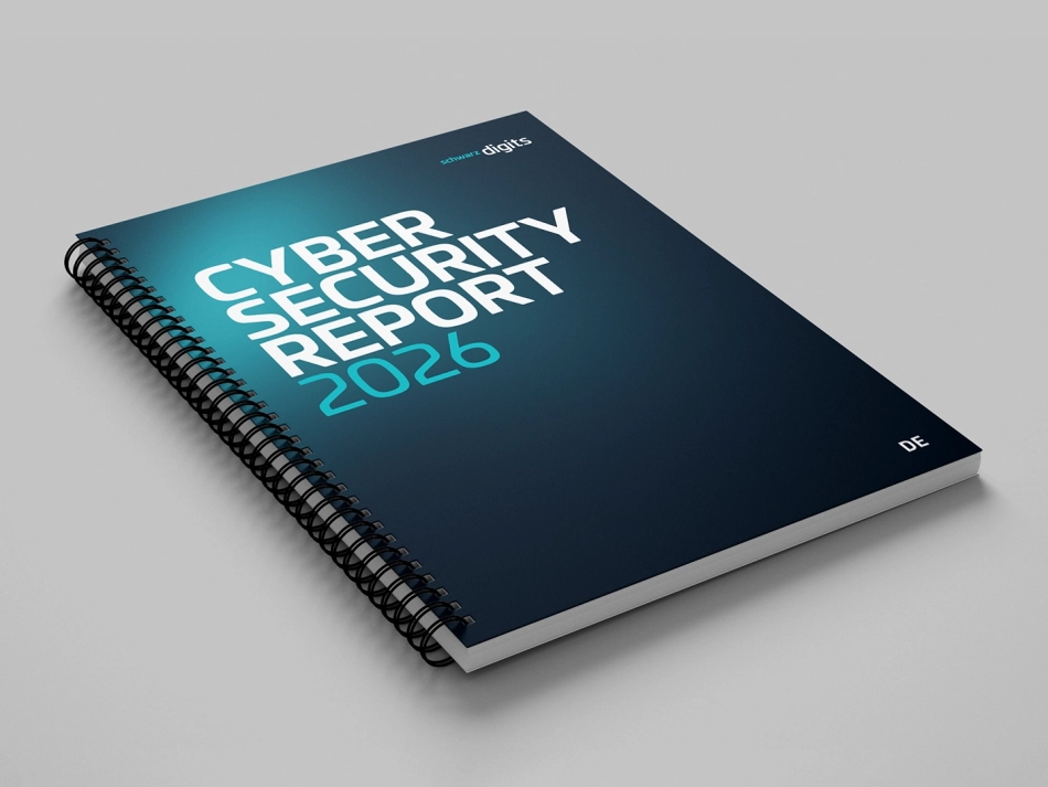 Vorderansicht des ringgebundenen Cyber Security Report 2026 von Schwarz Digits in Dunkelblau mit dem Titel in weißer und türkisfarbener Schrift.