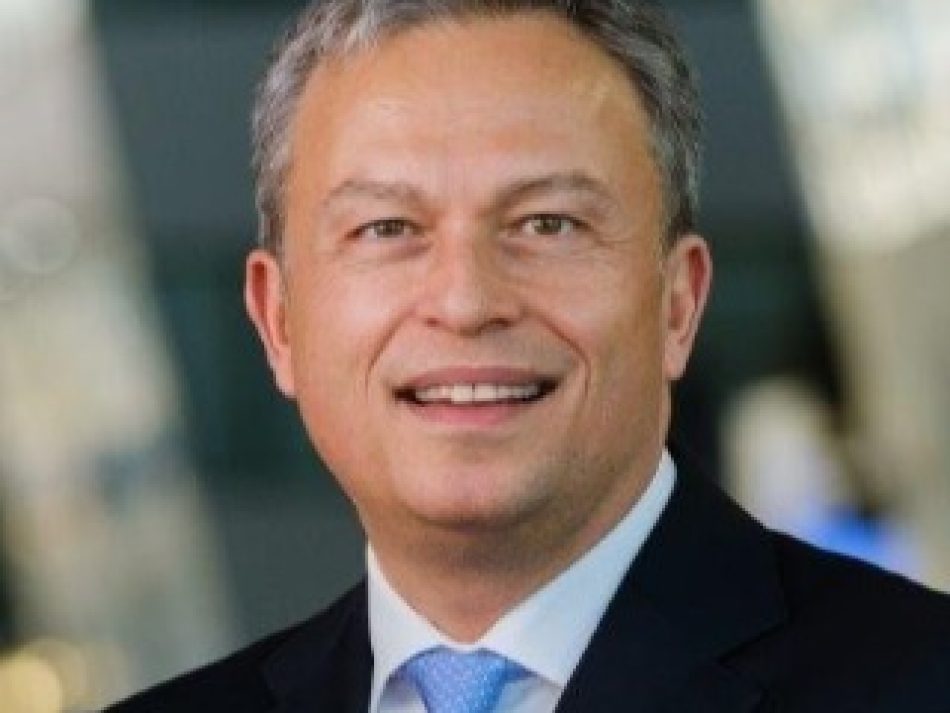 Dr. Manfred Boudreaux-Dehmer