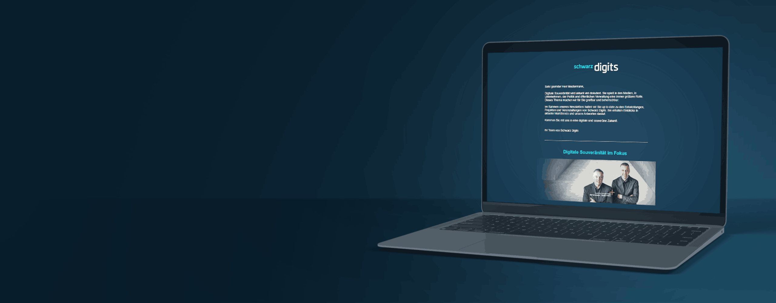 Laptop mit dem Schwarz Digits Newsletter zu Digitaler Souveränität.