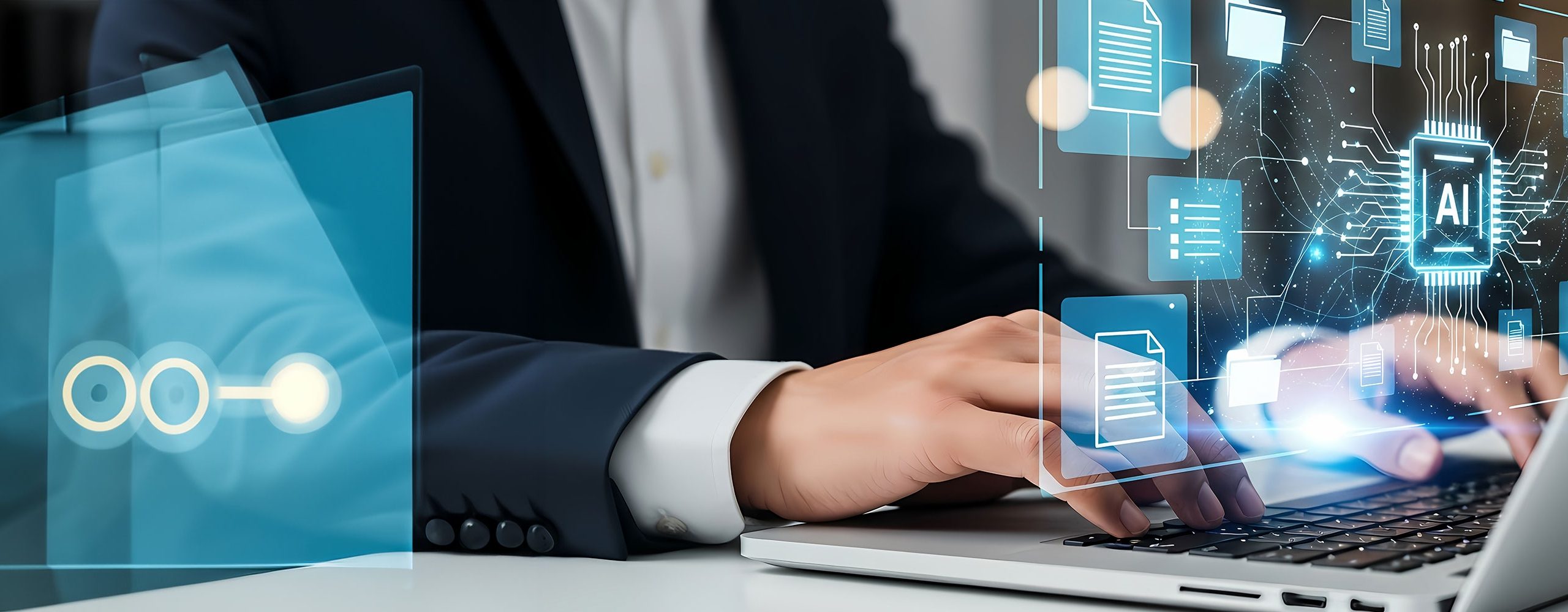 Nahaufnahme eines Geschäftsmannes im Anzug, der auf einem Laptop tippt. Über dem Gerät schwebt eine digitale Oberfläche mit Dokumenten-Icons und einem zentralen AI-Chip-Symbol, das Datenverarbeitung und Künstliche Intelligenz darstellt.