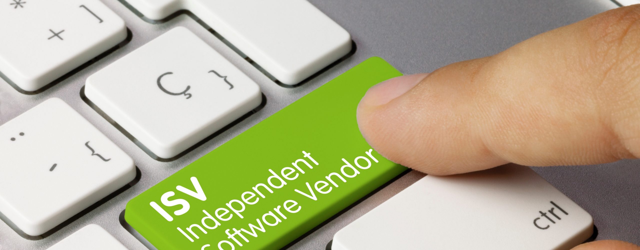 A finger presses an eye-catching, bright green key on a computer keyboard labeled ISV and the full term "Independent Software Vendor". The image symbolizes the concept of an independent software vendor and its relevance for software development and the IT market.
