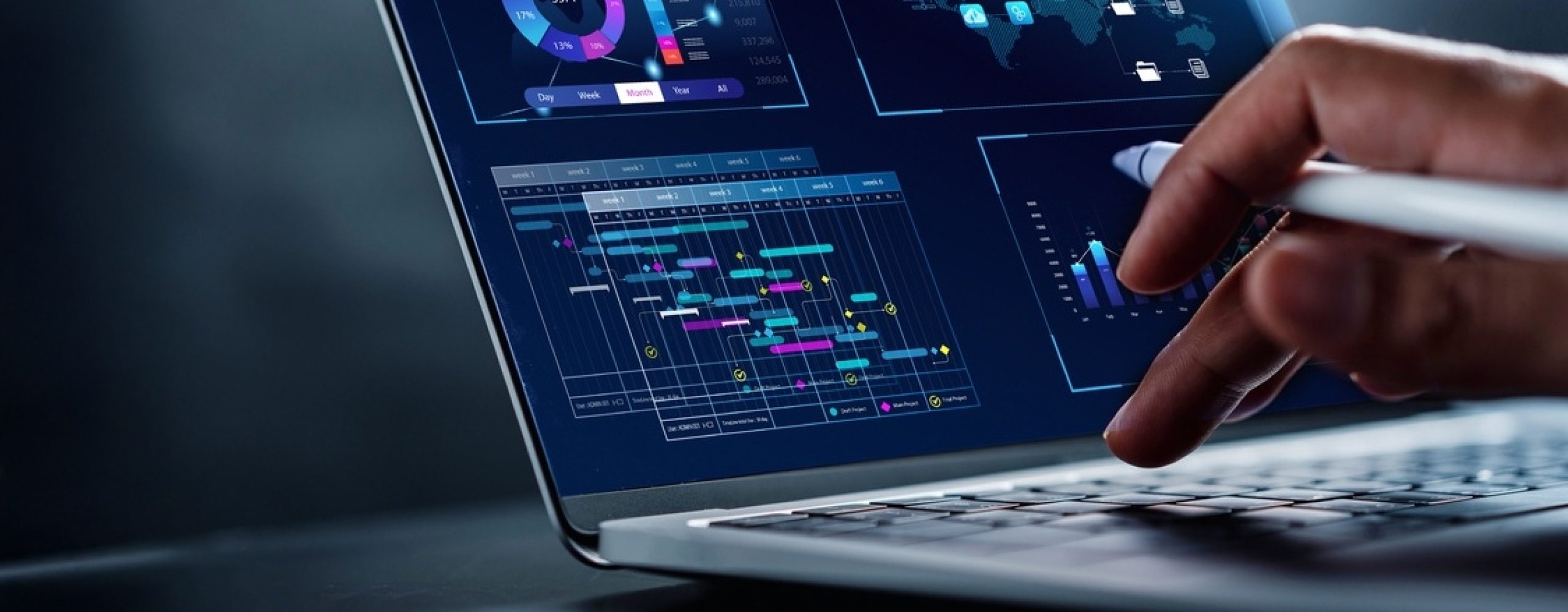 Analytiker, der im Bereich Geschäftsanalyse und Datenverwaltungssystem arbeitet, um Berichte mit KPI und Metriken in Verbindung mit der Datenbank zu erstellen. Unternehmensstrategie für Finanzen und Betrieb,